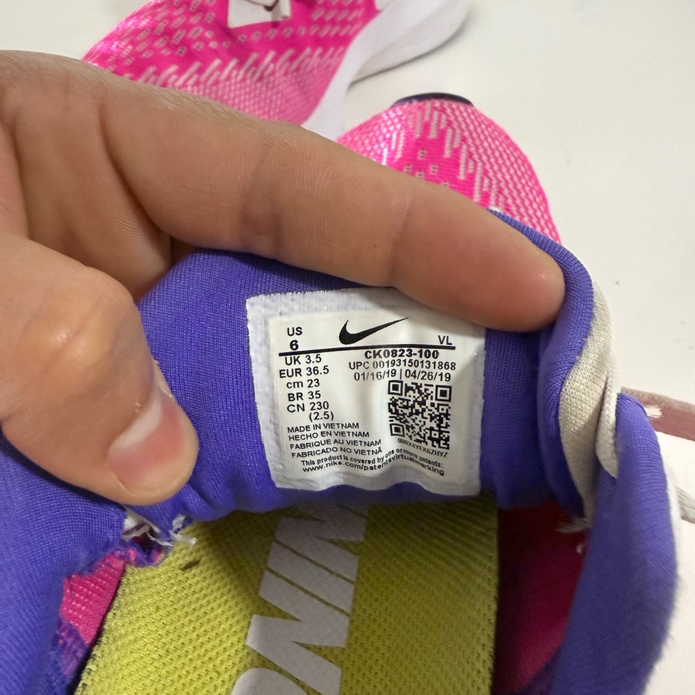 Nike Wmns Zoom Winflo 6 'White Fuchsia'
Nike / 
Sneakers / - Picture 8 of 9